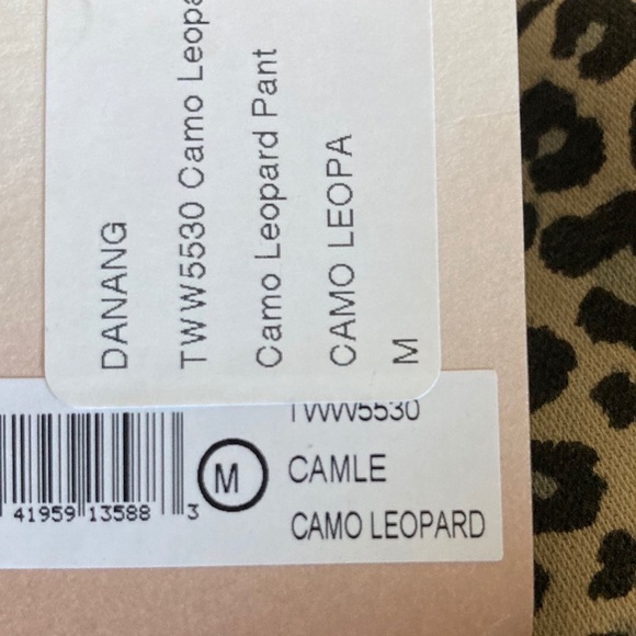 DA NANG Camile Leopard Print Camo Cargo Pant Sz M NWT 100% cotton - Picture 8 of 8